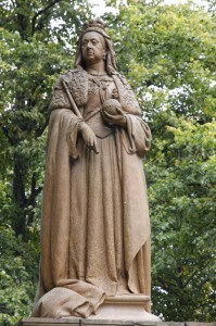 Queen Victoria statue - Victorian Facts For Kids